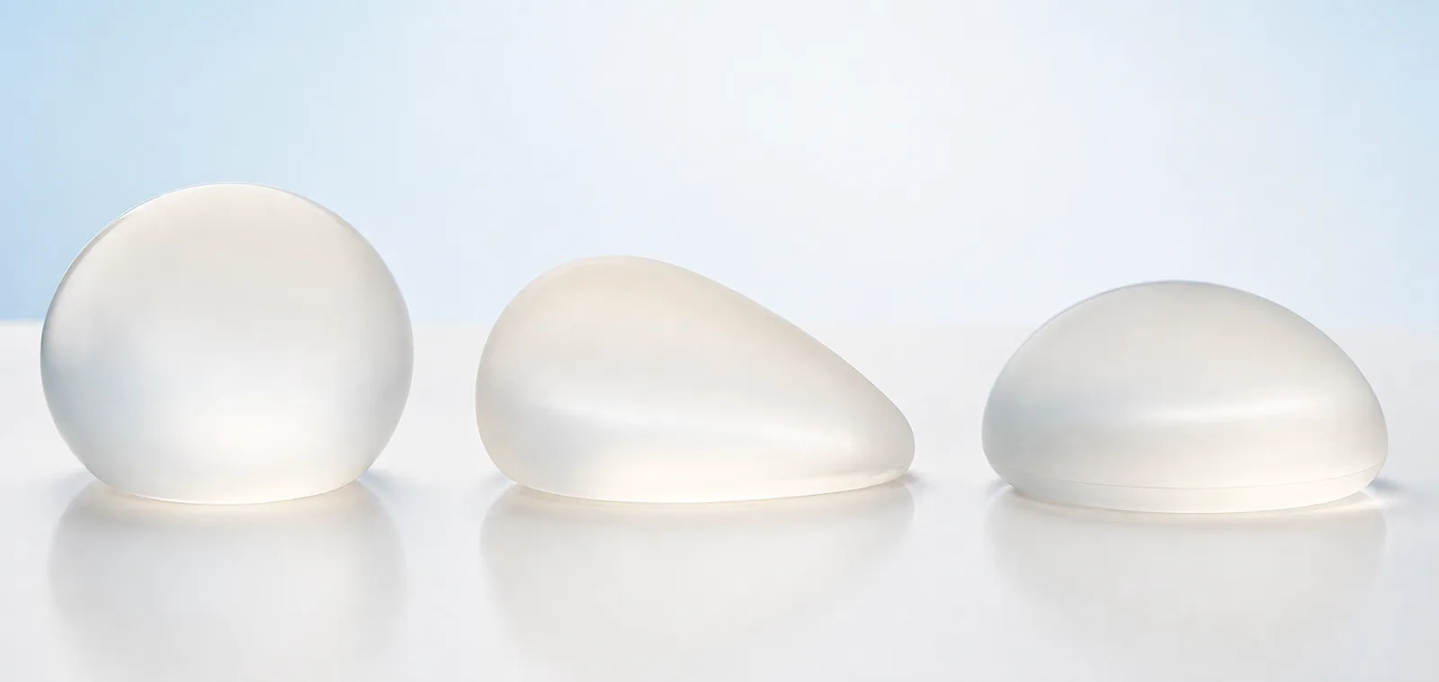 Comparación visual de una prótesis redonda, una anatómica y una ergonómica